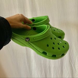 Crocs neon green women’s 8/men’s 6